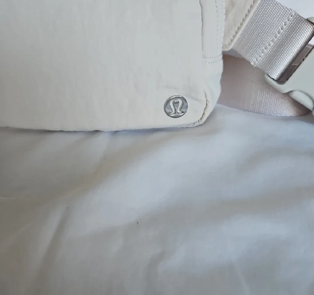 NWOT Lululemon athletica Woman's Chalk White Belt Bag